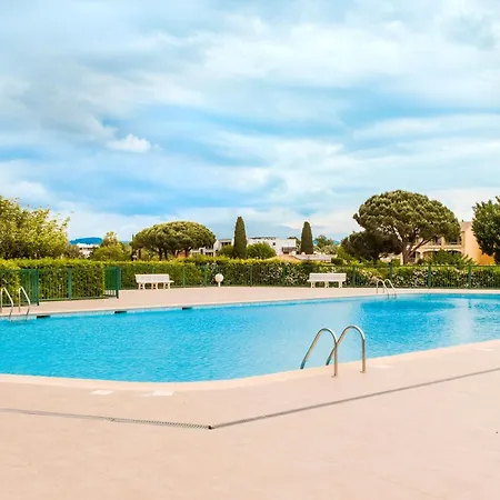 Grand Les Masters Apartment
